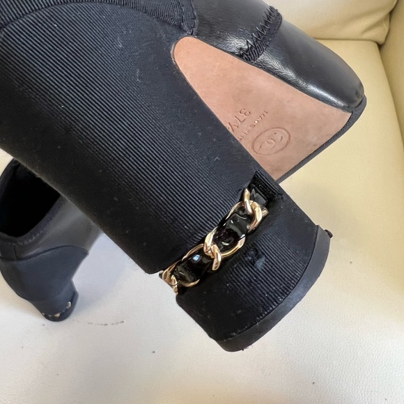 Chanel black leather cc logo chain lace up boots - Picture 15 of 16